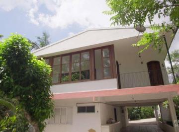 casa-anos-60-com-anexo-e-2-302m-em-apa-araras-petr1237500.jpeg · Refúgio Refinado de 2.302m² em APA com Casa Principal Anos 60, Segunda Moradia Completa e 6 Vagas -