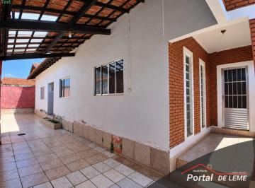 Casa de 3 quartos, Leme · CASA À VENDA - Vila Santucci - LEME/SP