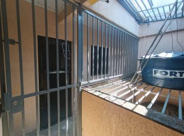 Apartamento de 2 quartos, · QR 403 – 02 QUARTOS COM VARANDA