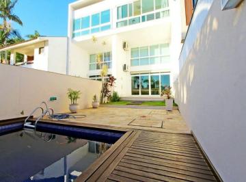 Casa · 426m² · 3 Quartos · 1 Vaga · Casa semimobiliada com 3 suítes, piscina e 4 vagas na Chácara das Pedras