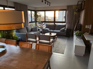 Apartamento · 108m² · 3 Quartos · 2 Vagas · Apartamento impecável no coração do Menino Deus, com 107m², vaga dupla de garage