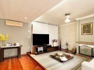 Casa · 240m² · 3 Quartos · 2 Vagas · Casa com pátio gourmet e aquecimento solar