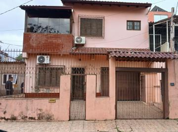 Casa · 96m² · 3 Quartos · 2 Vagas · Casa de 3 dormitórios, 1 suíte, 2 vagas, churrasqueira e pátio no Navengantes.
