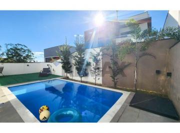 Casa · 168m² · 3 Quartos · 4 Vagas · Casa à Venda em Sorocaba no Sun Lake Spa | 3 Dormitórios com Piscina aquecida
