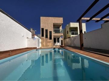 Casa · 95m² · 2 Quartos · 2 Vagas · À venda casa independente com RGI, piscina e área gourmet na Vila do Peró, em Cabo Frio