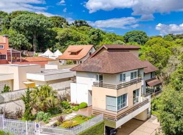 Casa · 463m² · 4 Quartos · 6 Vagas · Casa Luxuosa com 463m2, 4 quartos, sendo 3 suítes, quital espaçoso, 6 vagas de carro e averbada ao l