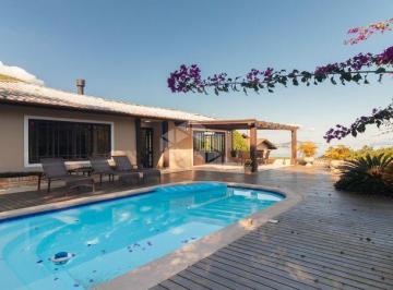 Photo 1 · Casa Semimobiliada para alugar 314m² 6 Quartos (5 Suítes) com Piscina no Sambaqui