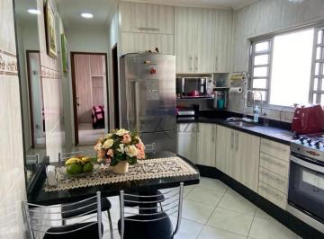 Casa de 2 quartos, Jacareí · Casa - Centro - Jacareí - 2 Dormitórios - 100m².
