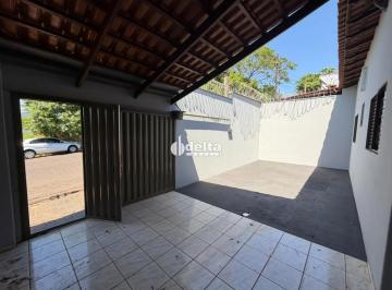 Casa · 250m² · 3 Quartos · 2 Vagas · Casa residencial com 3 quartos disponível para locação no bairro Jaraguá em Uberlândia-MG