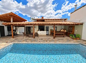 Casa · 258m² · 3 Quartos · 2 Vagas · Casa residencial 3 quartos sendo 2 suítes disponível para locação e venda no bairro Morada da Colina