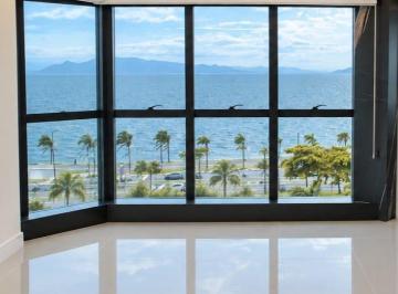 98405068065de8d9361b415dadaf773f1b87d5c8 · Apartamento com vista Beira Mar Norte, totalmente reformado e mobiliado.