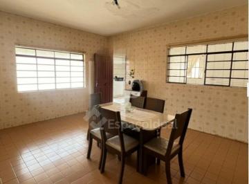 Casa · 246m² · 5 Quartos · 3 Vagas · Casa em boa localização