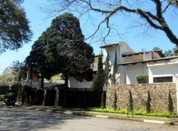 adpfqt02n2i0otjlzgm3mziy_md · Casa para alugar no Jardim Guedala - com piscina e 3 suítes