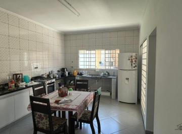 Casa · 300m² · 3 Quartos · 3 Vagas · Sobrado em Parque Brasil, Jacareí/SP de 0m² 3 quartos à venda por R$ 850.000,00