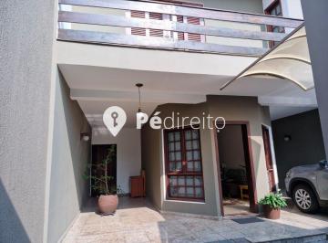 Casa · 360m² · 3 Quartos · 3 Vagas · Sobrado à Venda com 360m² no Pari