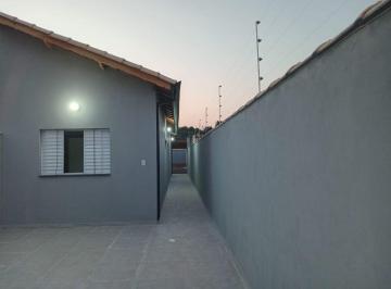 Casa de 1 quarto, Itanhaém · Casa a 1.4km do mar, com 2 quartos, piscina e área gourmet. Localizada em Itanhaém.