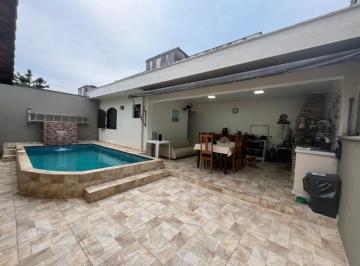 Casa de 4 quartos,  · Casa a 300m do mar, com 4 quartos, piscina e área gourmet. Localizada em Itanhaém.