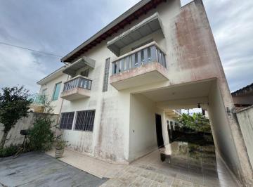 Casa de 6 quartos, Peruíbe · Casa a 400m do mar, com 6 quartos. Localizada em Peruíbe.
