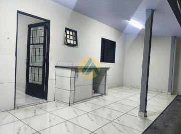 Foto 01 · Casa recém reformada com 3 dormitórios, sendo 1 suíte.
