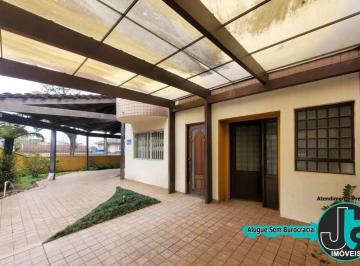 Casa · 200m² · 3 Quartos · 3 Vagas · Sobrado para Alugar no São Francisco | Ático com Lareira Churrasqueira e Opção de Caução no Cartão