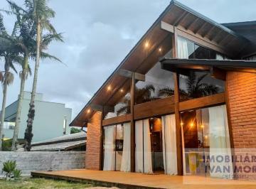 Casa · 3 Quartos · 3 Vagas · Casa com Piscina em Daniela - temporada - Florianópolis – SC