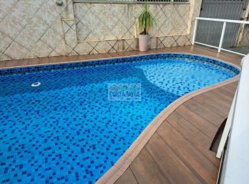 Casa · 260m² · 3 Quartos · 2 Vagas · Sobrado com 260m², com 3 quartos e Piscina em São Vicente