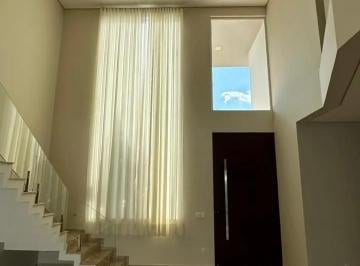 Casa · 370m² · 4 Quartos · 4 Vagas · Casa de alto padrão à venda com 3 suítes, sendo 1 suíte master — Condomínio Suns
