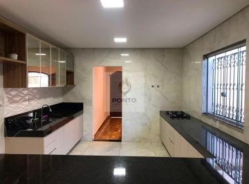 Casa · 3 Quartos · 2 Vagas · Excelente casa linear no bairro Carijós - com 2 vagas