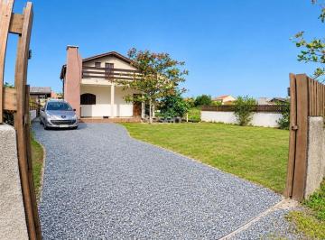 Casa · 134m² · 3 Quartos · 4 Vagas · IMÓVEL COM 134,00 M² NA BARRA DO SAÍ EM ITAPOÁ/SC