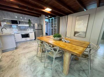 Casa · 180m² · 3 Quartos · 4 Vagas · CASA BEIRA-MAR NO CENTRO DE BOMBINHAS