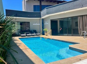 Imóvel com piscina em condomínio  · Sobrado em condomínio, bairro São Cristóvão com 3 suites, semi mobiliado.