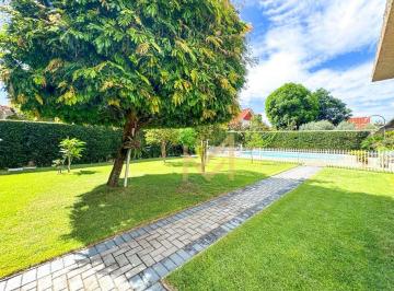632afdf6166ca687c8e5f9db1c2b7386e78d3e18 · Casa com 1 suíte + 3 dormitórios à venda, 245 m² por R$ 1.899.000 - Coqueiral - Cascavel/PR