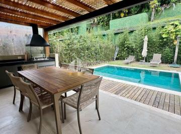 Casa · 220m² · 4 Quartos · 2 Vagas · Seu sonho a apenas 500m de Juquehy! Venha conferir!