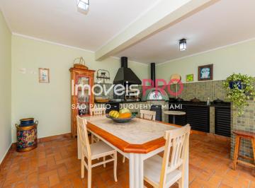 Casa · 230m² · 4 Quartos · 2 Vagas · Linda e aconcheante casa