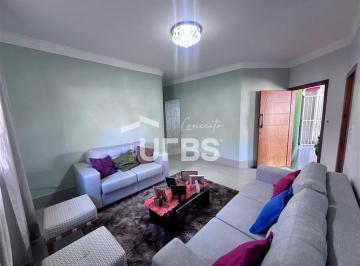 Casa · 350m² · 4 Quartos · 5 Vagas · Casa Exclusiva de 4 Quartos no Jardim Ana Lúcia