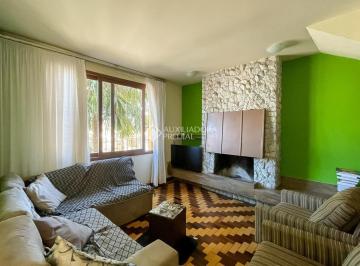 Casa · 240m² · 4 Quartos · Casa com 240m², 4 dormitórios ,2 banheiros e piscina na Vila São José
