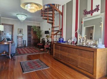 Apartamento · 215m² · 3 Quartos · 2 Vagas · Ótima cobertura de três dormitórios nas Três Figueiras