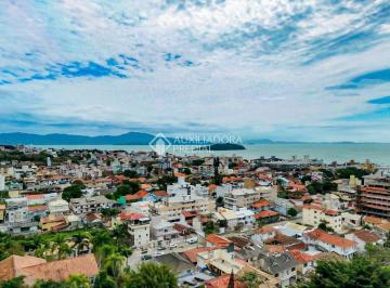 Apartamento · 79m² · 3 Quartos · 1 Vaga · Seu Refúgio a 700m do Mar em Canasvieiras: Apartamento 3 Quartos com Lazer Completo