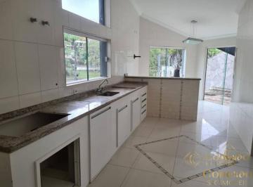 1408f452a021cc6d5ab13fde0ae026c30f8afe3d · Residência de Alto Padrão com 4 Suítes e Vista Panorâmica para o Lago