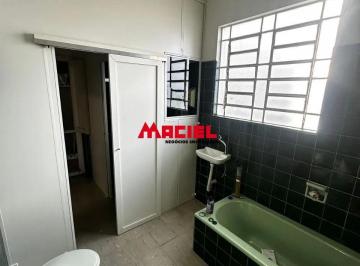 Comercial · 215m² · CENTRO: CASA EXCELENTE PARA CLÍNICA, CONSULTÓRIO, ESCRITÓRIO, RESTAURANTE, ESTACIONAMENTO!!!