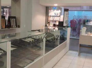 Comercial · 32m² · 1 Vaga · Oportunidade - Loja - Shopping Centro - 32m².