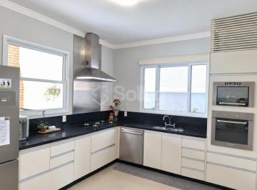 Casa · 295m² · 3 Quartos · 2 Vagas · Casa de Condomínio com 3 suites,1 escritório para alugar em Vinhedo