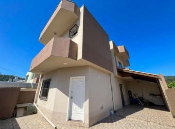 Casa · 150m² · 3 Quartos · 1 Vaga · Sobrado em Ressacada, Itajaí/SC de 150m² 3 quartos para locação R$ 6.000,00/mes