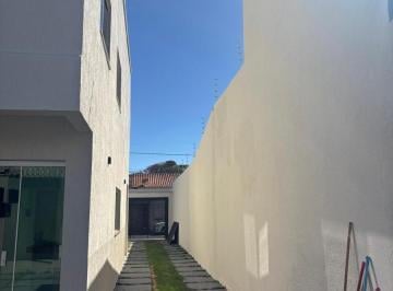 Casa · 250m² · 3 Quartos · 5 Vagas · Casa Mobiliada à Venda em Jardim Brasília, Uberlândia