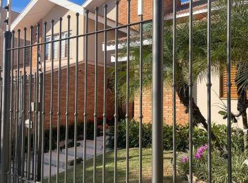 Casa · 429m² · 4 Quartos · Sobrado à venda em Maringá, Zona 05, com 4 suítes, com 429 m², Zona 05
