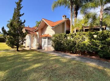 Casa · 700m² · 3 Quartos · 6 Vagas · Casa em Parque Dom Henrique, Cotia/SP de 700m² 3 quartos à venda por R$ 2.390.000,00