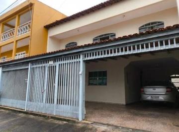 Casa de 4 quartos, Recanto das Emas · Sobrado quadra 305 Recanto das Emas 4 quartos sendo duas suítes