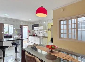 Casa · 200m² · 3 Quartos · Casa Ampla à Venda | 200m² | 3 Dormitórios | 2 Vagas