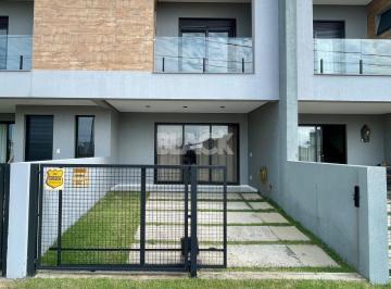 Casa · 94m² · 2 Quartos · 1 Vaga · Casa à venda - em Torres