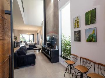 Casa · 232m² · 4 Quartos · 2 Vagas · Casa de Condomínio para venda em Granja Viana de 232.00m² com 4 Quartos, 3 Suites e 2 Garagens